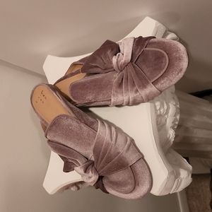 Ladie's A New Day Lavender Velvet Bow Slides 8 1/2